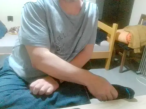 Snapshot of pozitiva000 chatting on April 3, 5:55 pm pozitiva000 online show from April 3, 5:55 pm