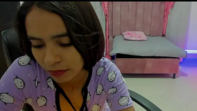 Snapshot of Mila_rouge06 chatting on March 16, 2:43 pm Mila rouge06 online show from March 16, 2:43 pm