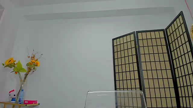 Snapshot of MiaNoirr chatting on March 25, 8:26 pm MiaNoirr online show from March 25, 8:26 pm