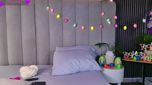 Snapshot of AlessiaAuren chatting on March 28, 4:17 pm AlessiaAuren online show from March 28, 4:17 pm