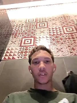 Snapshot of Gustavo063safado chatting on April 10, 1:49 pm Gustavo063safado online show from April 10, 1:49 pm