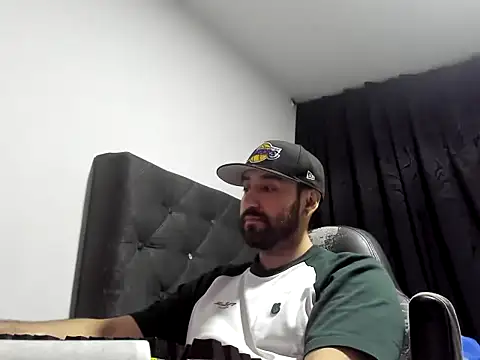 Snapshot of coolfreaky chatting on February 23, 1:36 am coolfreaky online show from February 23, 1:36 am