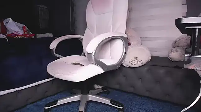 dirty 27cms online show from January 18, 10:39 pm