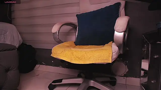 dirty 27cms online show from December 19, 11:45 pm