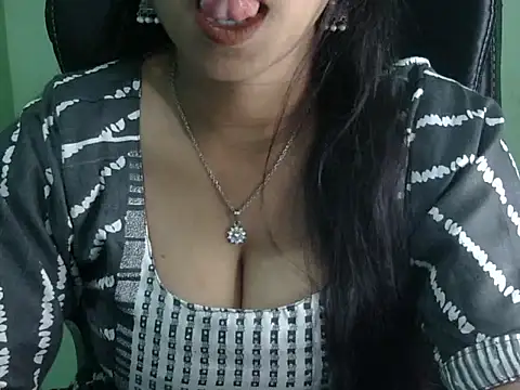 cute momo love online show from May 13, 5:05 am