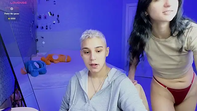 LuxuryLoverss online show from April 29, 11:03 am