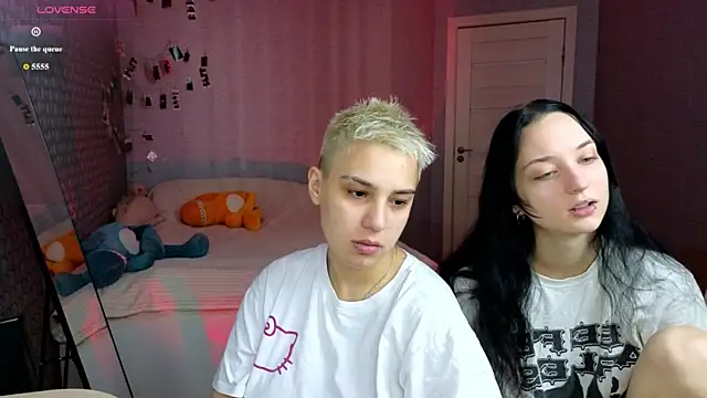 LuxuryLoverss online show from May 8, 11:15 am
