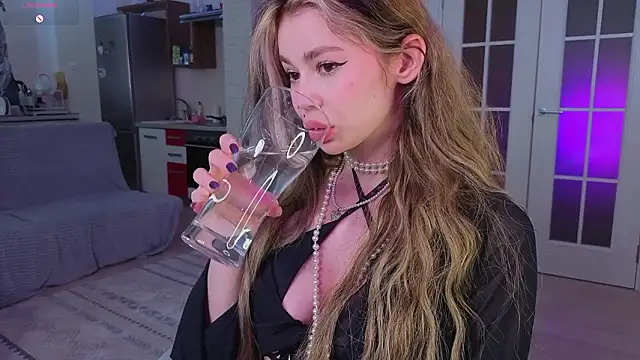 Snapshot of Dipamelly chatting on March 26, 2:17 am Dipamelly online show from March 26, 2:17 am