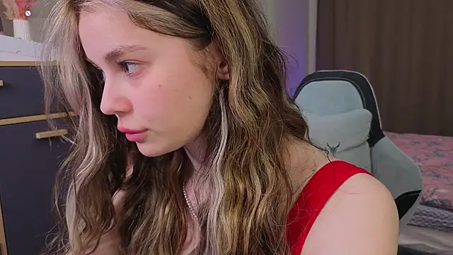 Snapshot of Dipamelly chatting on April 1, 1:41 pm Dipamelly online show from April 1, 1:41 pm