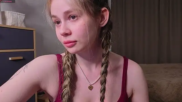 Snapshot of Dipamelly chatting on April 3, 2:59 pm Dipamelly online show from April 3, 2:59 pm