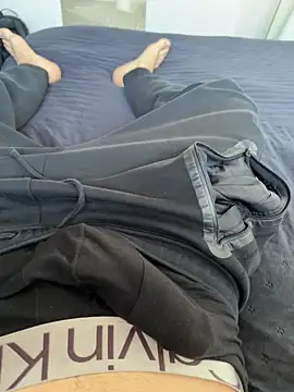 Vireontr1 online show from April 12, 9:03 am