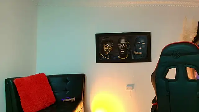 sara lux1 online show from March 13, 12:01 pm