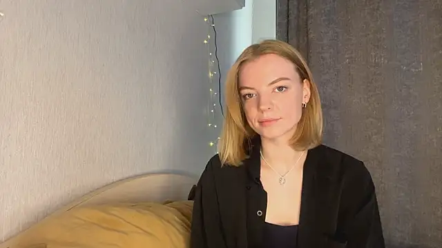 Snapshot of Marry_Sornatiko chatting on March 16, 3:05 pm Marry Sornatiko online show from March 16, 3:05 pm