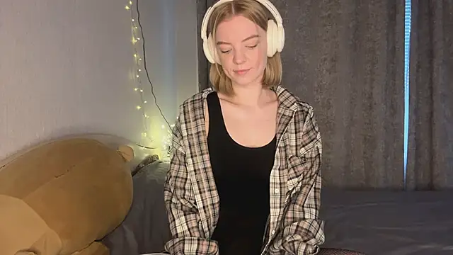 Snapshot of Marry_Sornatiko chatting on March 19, 3:27 pm Marry Sornatiko online show from March 19, 3:27 pm