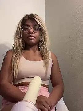 Snapshot of princessandthefootjob chatting on April 19, 7:05 pm princessandthefootjob online show from April 19, 7:05 pm