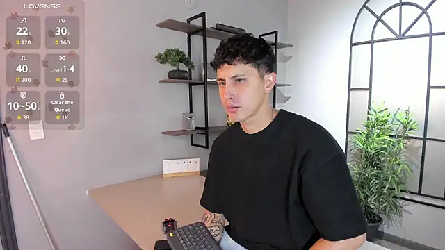 Snapshot of kamal_wolff chatting on February 26, 12:04 pm kamal wolff online show from February 26, 12:04 pm