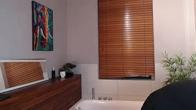 Snapshot of kamal_wolff chatting on March 2, 12:12 pm kamal wolff online show from March 2, 12:12 pm