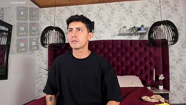 Snapshot of kamal_wolff chatting on March 4, 12:11 pm kamal wolff online show from March 4, 12:11 pm