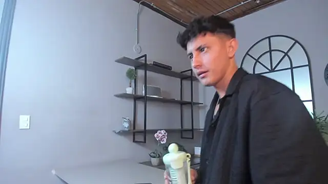 Snapshot of kamal_wolff chatting on March 16, 12:20 pm kamal wolff online show from March 16, 12:20 pm