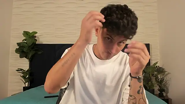 Snapshot of kamal_wolff chatting on March 19, 12:20 pm kamal wolff online show from March 19, 12:20 pm