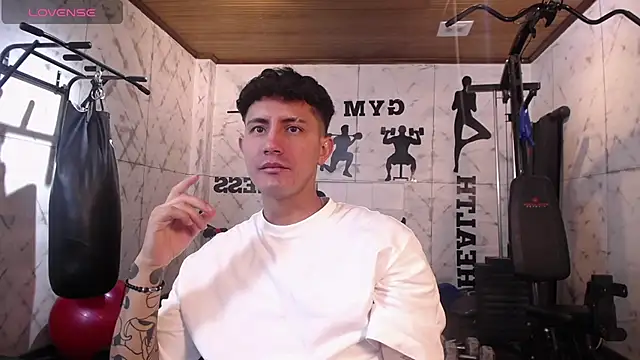 Snapshot of kamal_wolff chatting on March 23, 12:09 pm kamal wolff online show from March 23, 12:09 pm