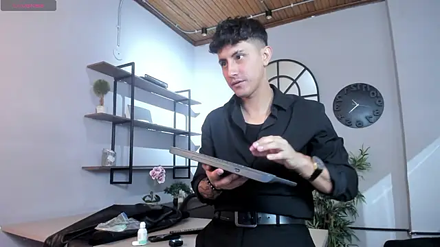 Snapshot of kamal_wolff chatting on March 26, 12:22 pm kamal wolff online show from March 26, 12:22 pm