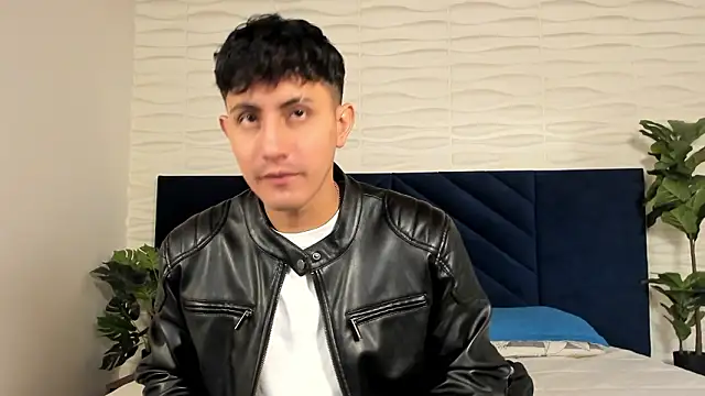 Snapshot of kamal_wolff chatting on March 28, 12:05 pm kamal wolff online show from March 28, 12:05 pm