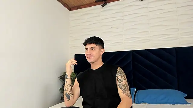 Snapshot of kamal_wolff chatting on March 29, 12:05 pm kamal wolff online show from March 29, 12:05 pm