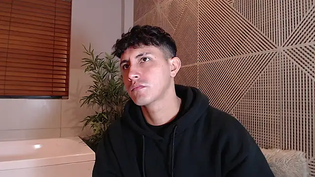 Snapshot of kamal_wolff chatting on March 30, 12:17 pm kamal wolff online show from March 30, 12:17 pm