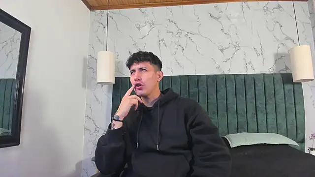 Snapshot of kamal_wolff chatting on March 31, 12:05 pm kamal wolff online show from March 31, 12:05 pm