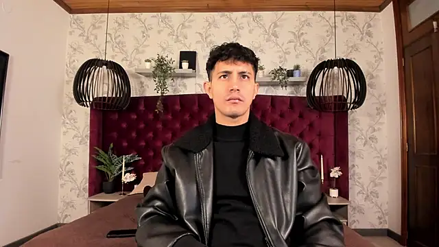 Snapshot of kamal_wolff chatting on April 1, 12:17 pm kamal wolff online show from April 1, 12:17 pm