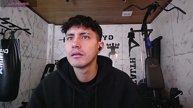 Snapshot of kamal_wolff chatting on April 2, 11:52 am kamal wolff online show from April 2, 11:52 am