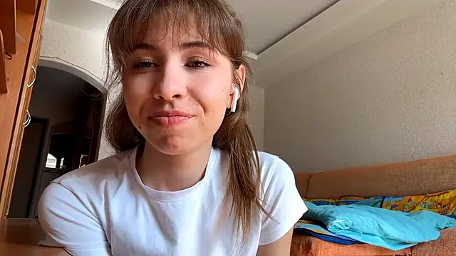 Snapshot of SerenaHawthorne chatting on March 27, 8:20 am SerenaHawthorne online show from March 27, 8:20 am