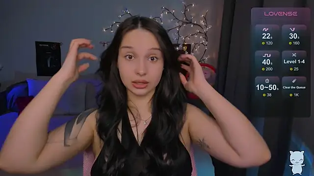 Snapshot of SoftyMooon chatting on March 3, 6:03 pm SoftyMooon online show from March 3, 6:03 pm