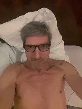 Snapshot of Luca_italian_daddy chatting on February 22, 8:29 pm Luca italian daddy online show from February 22, 8:29 pm