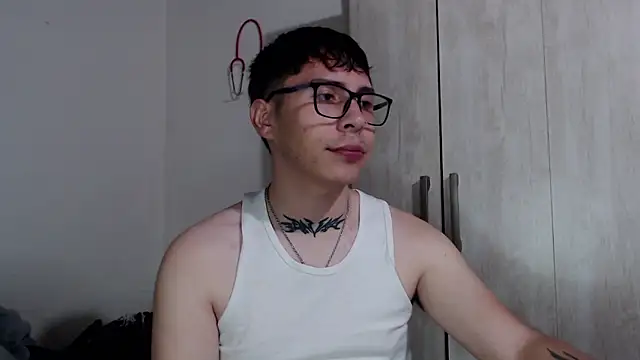 Snapshot of idddavv chatting on February 22, 10:41 pm idddavv online show from February 22, 10:41 pm