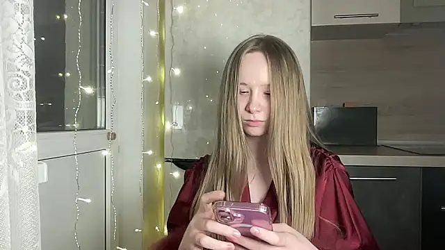 Snapshot of cutefoxieee chatting on April 8, 5:46 pm cutefoxieee online show from April 8, 5:46 pm