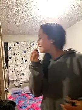 Snapshot of keylatiff chatting on March 12, 12:39 am keylatiff online show from March 12, 12:39 am