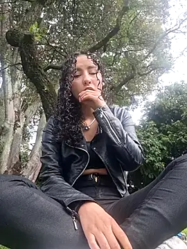 Snapshot of keylatiff chatting on April 2, 8:28 pm keylatiff online show from April 2, 8:28 pm