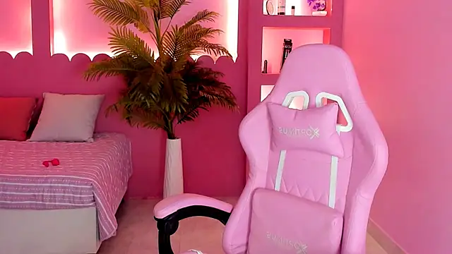 Snapshot of Holy_Lux chatting on March 28, 4:56 am Holy Lux online show from March 28, 4:56 am