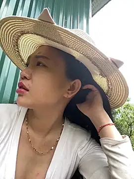 Miumieu2 online show from April 11, 9:02 am