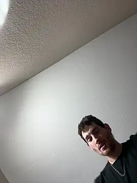 Snapshot of Aarondeweese27 chatting on March 26, 8:36 pm Aarondeweese27 online show from March 26, 8:36 pm