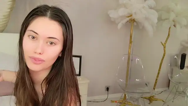 Lunaa Babygirl online show from March 2, 7:15 am