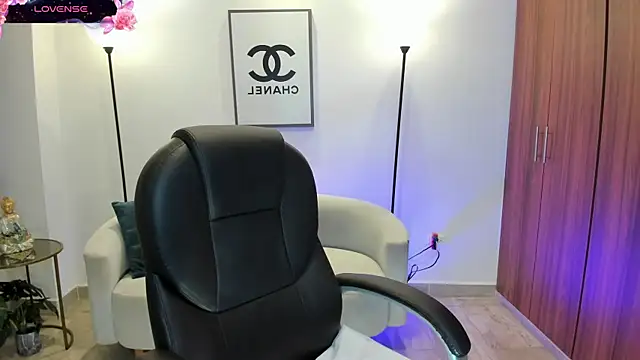 Snapshot of Samantha-evanss chatting on March 8, 3:43 am Samantha-evanss online show from March 8, 3:43 am