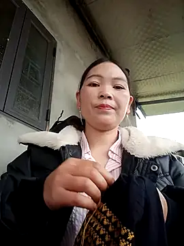 Snapshot of Salyk5 chatting on April 1, 7:20 am Salyk5 online show from April 1, 7:20 am