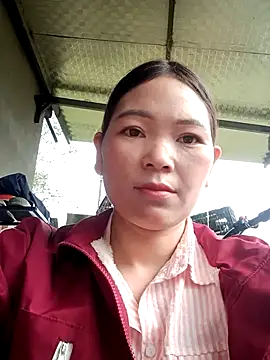 Snapshot of Salyk5 chatting on April 2, 1:58 am Salyk5 online show from April 2, 1:58 am