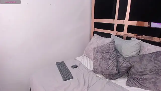 Snapshot of ursafrost chatting on March 25, 4:07 am ursafrost online show from March 25, 4:07 am