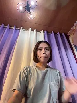 urlovelymolly online show from June 6, 1:00 am