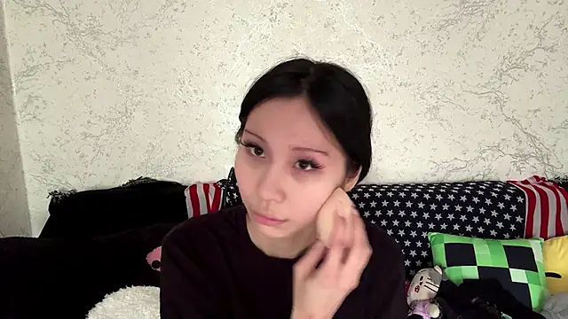 kishagrayone online show from May 15, 12:45 pm