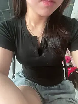 Snapshot of Sullys_ chatting on March 10, 3:33 am Sullys online show from March 10, 3:33 am